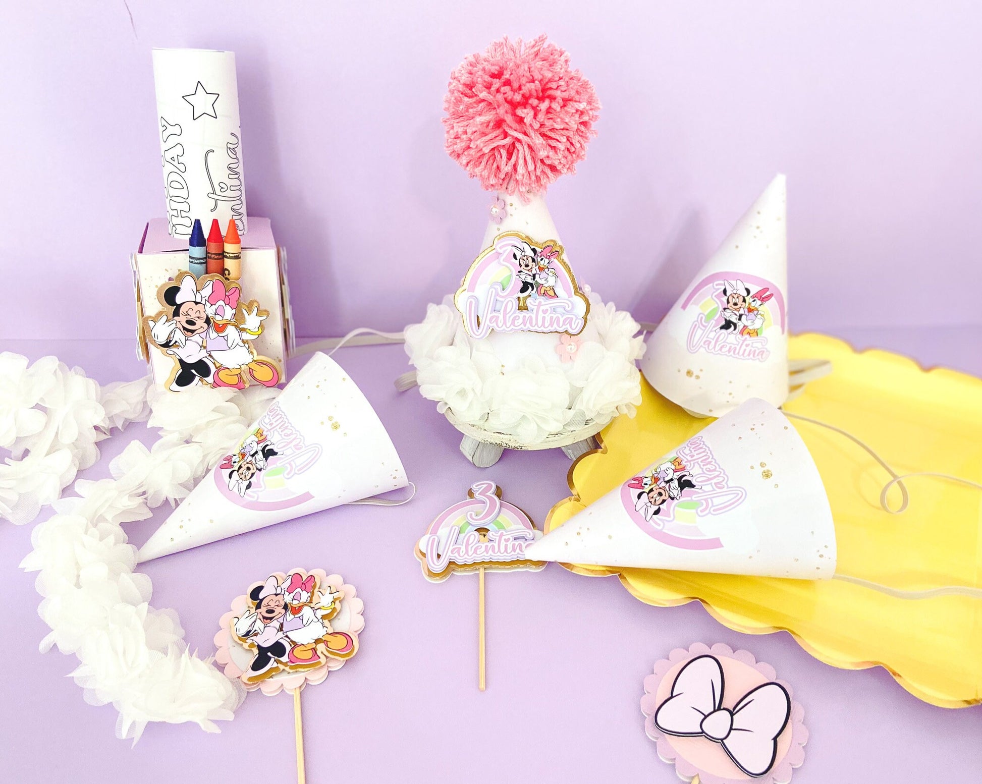Gold Minnie and daisy cupcake toppers | Minnie Mouse birthday | Daisy party | Minnie and daisy cupcakes | cupcake decor | birthday decor