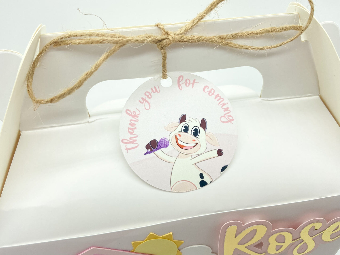 La vaca Lola favor box | Treat box | personalized favor box | Party gift box | farm theme birthday | la vaca Lola party | birthday favors