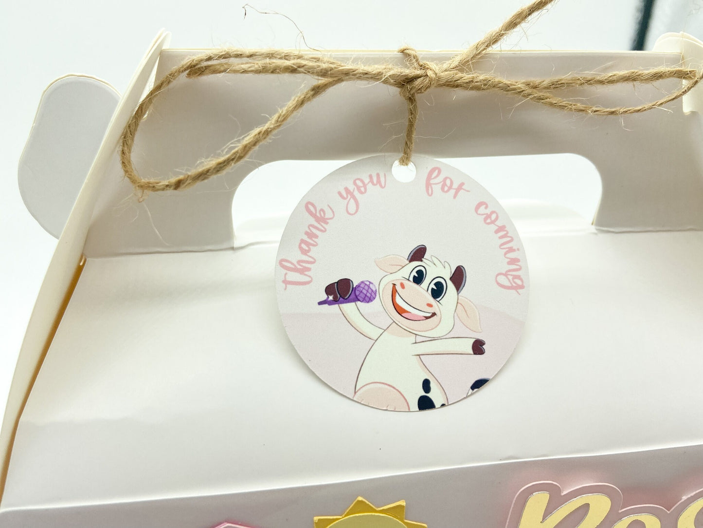 La vaca Lola favor box | Treat box | personalized favor box | Party gift box | farm theme birthday | la vaca Lola party | birthday favors