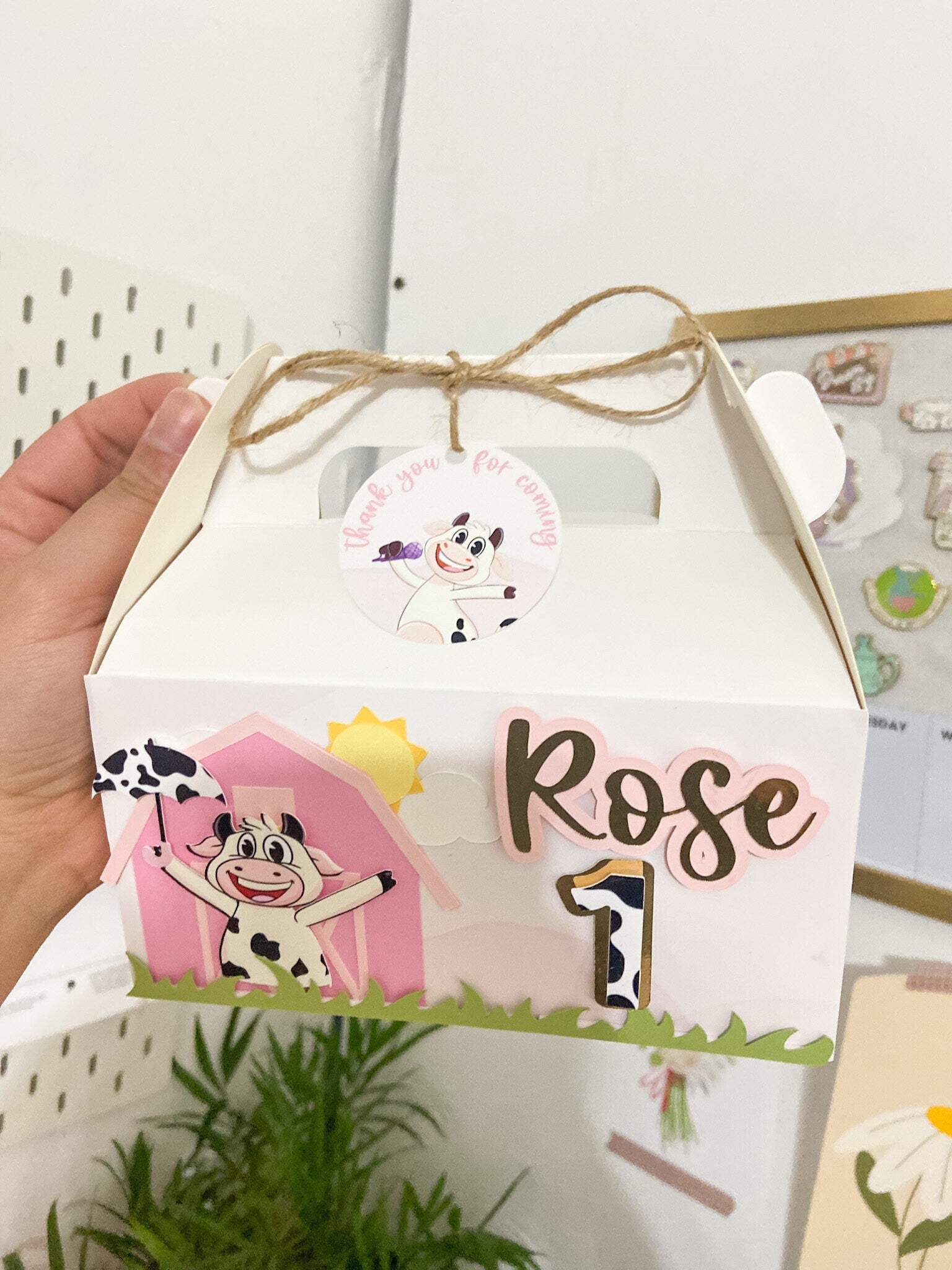 La vaca Lola favor box | Treat box | personalized favor box | Party gift box | farm theme birthday | la vaca Lola party | birthday favors