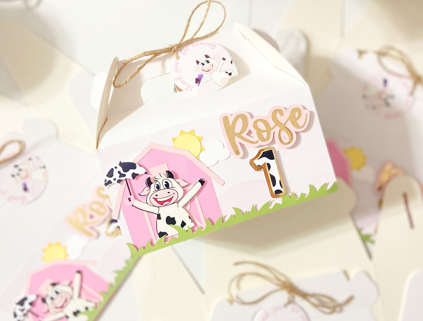 La vaca Lola favor box | Treat box | personalized favor box | Party gift box | farm theme birthday | la vaca Lola party | birthday favors