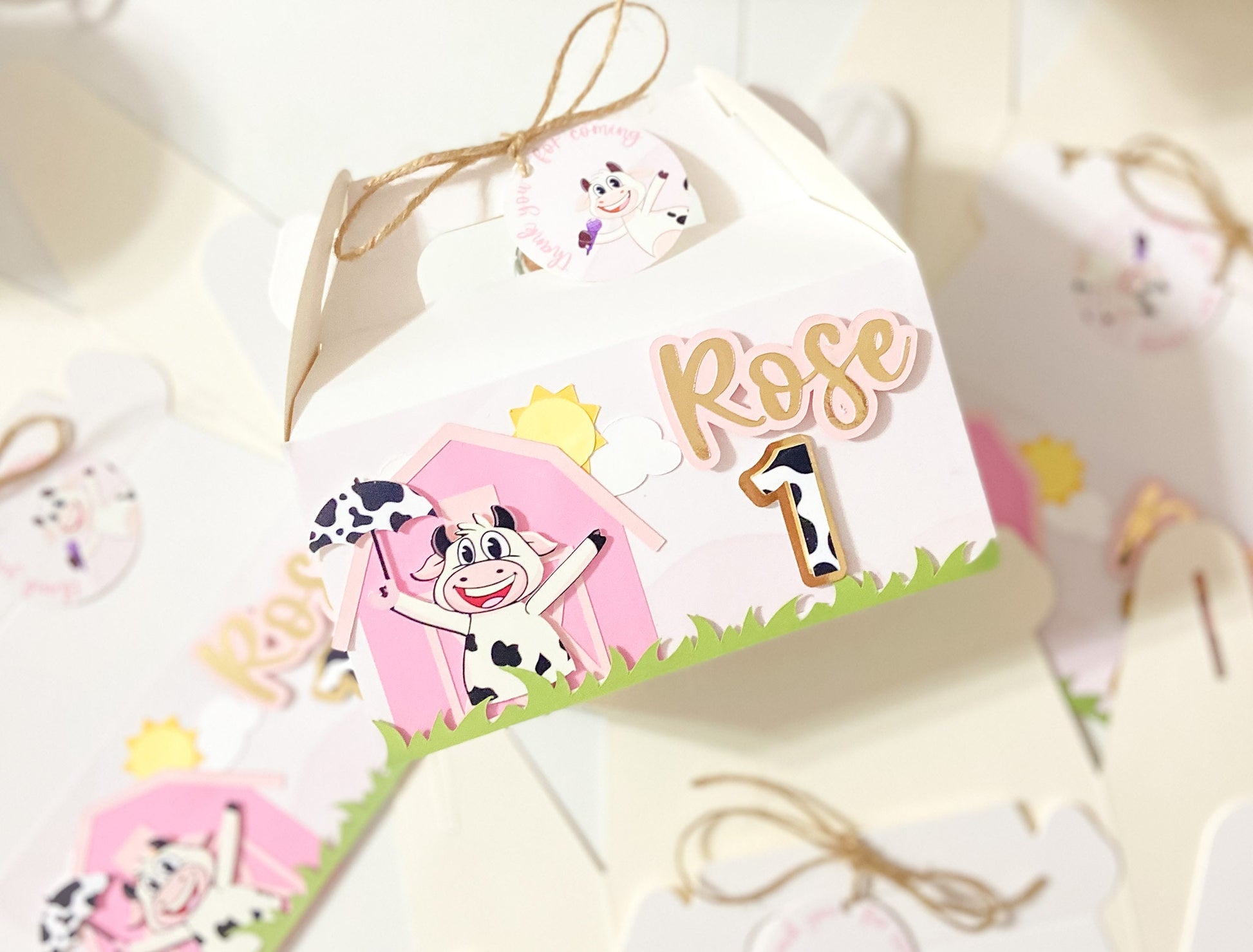 La vaca Lola favor box | Treat box | personalized favor box | Party gift box | farm theme birthday | la vaca Lola party | birthday favors